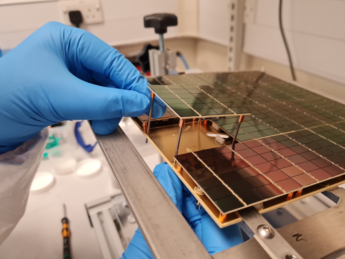 Assembling a vPDU module with silicon photosensor tiles